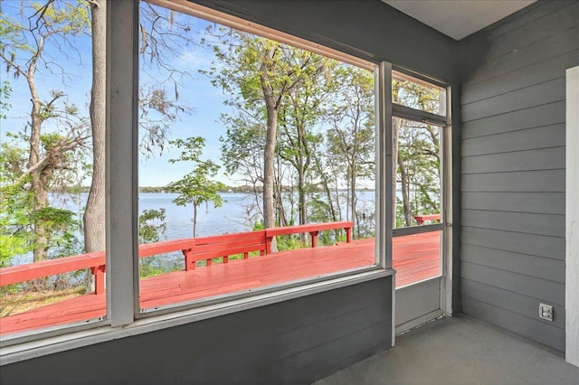 2719 Deborah Dr, Tallahassee, FL 32310 - unfurnished sunroom featuring a water view