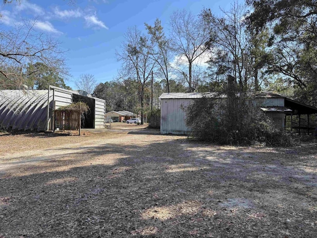 view of yard with an outdoor structure