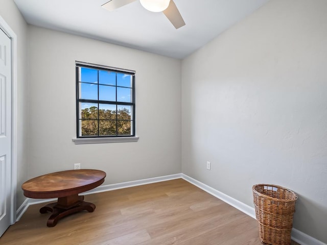 living area featuring light wood-type flooring and ceiling fan