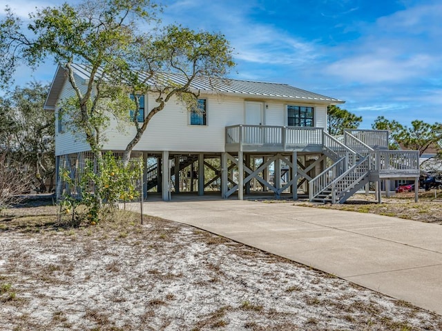 view of front facade with a carport