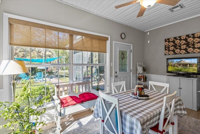 sunroom featuring ceiling fan