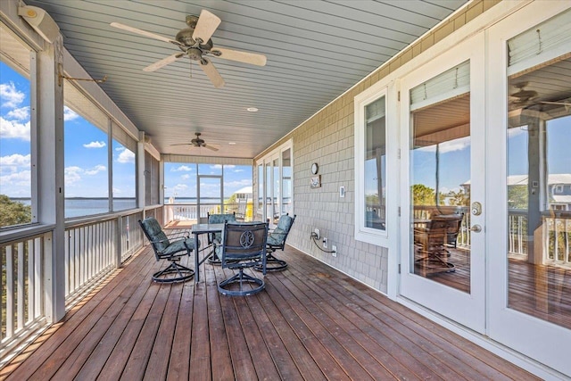 sunroom featuring ceiling fan