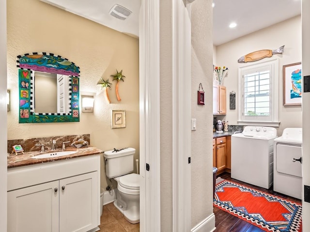 45 Walker Creek Dr, Shell Point, FL 32327 - bathroom featuring independent washer and dryer, vanity, and a textured wall