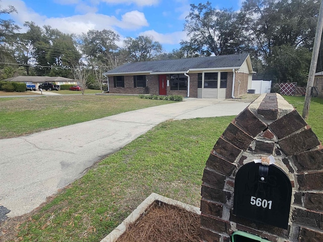 ranch-style house with a front yard