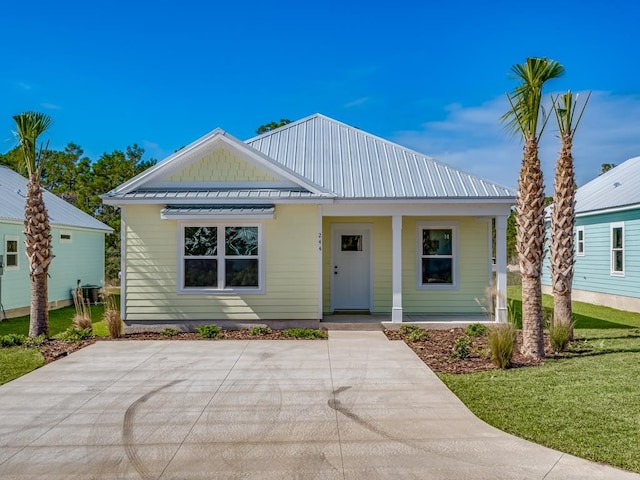 bungalow-style home with a front lawn and covered porch