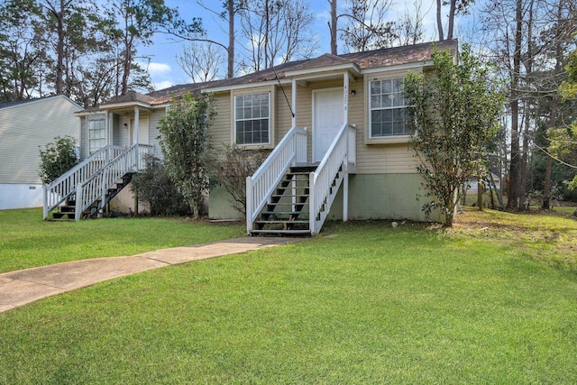 view of front of home featuring a front yard