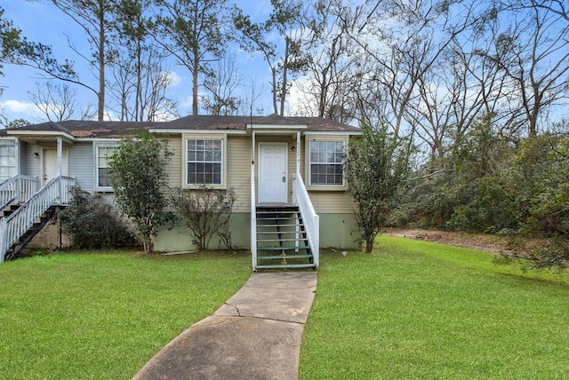 view of front of property with a front yard