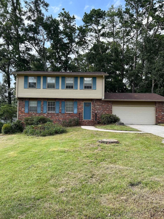 view of front facade featuring a front lawn