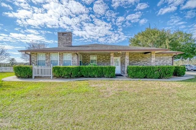 single story home featuring a front yard