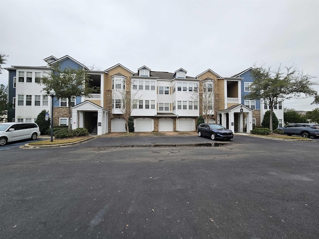 view of front of property featuring a residential view