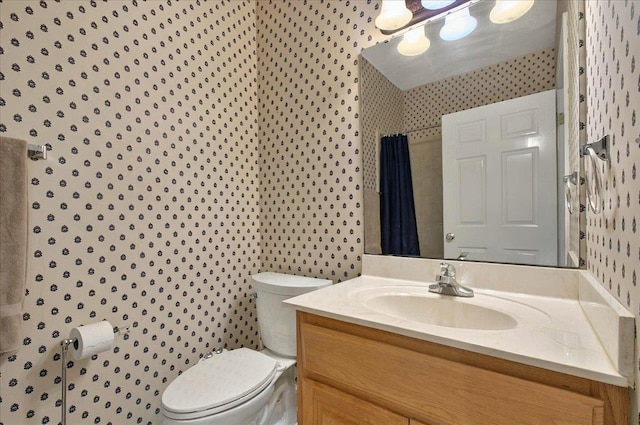 9078 Shoal Creek Dr, Tallahassee, FL 32312 - full bath featuring wallpapered walls, toilet, vanity, and curtained shower