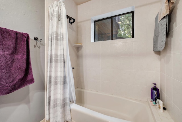 988 Timber Run, Havana, FL 32333 - bathroom with shower / bath combo