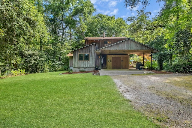 988 Timber Run, Havana, FL 32333 - chalet / cabin with driveway, crawl space, and a front lawn