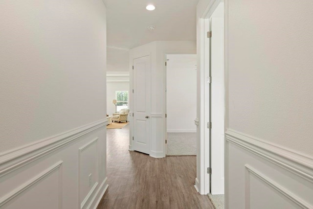 4468 River Breeze Ln, Tallahassee, FL 32303 - corridor featuring light wood-style floors, wainscoting, and recessed lighting