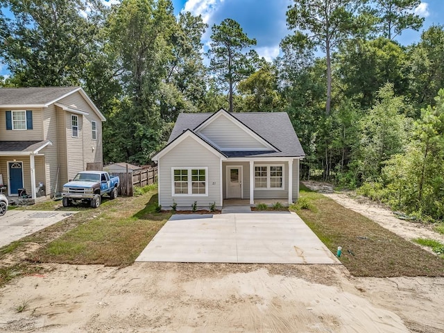 view of front of property with a front yard