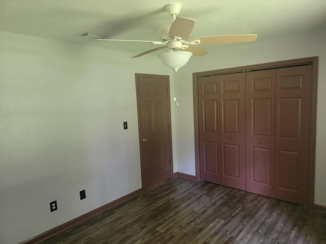 unfurnished bedroom featuring dark hardwood / wood-style flooring, a closet, and ceiling fan