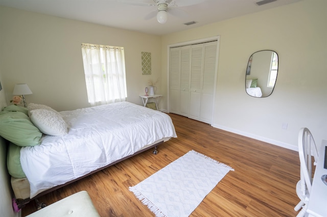 6611 Crooked Creek Rd, Tallahassee, FL 32311 - bedroom with wood finished floors, a closet, and ceiling fan