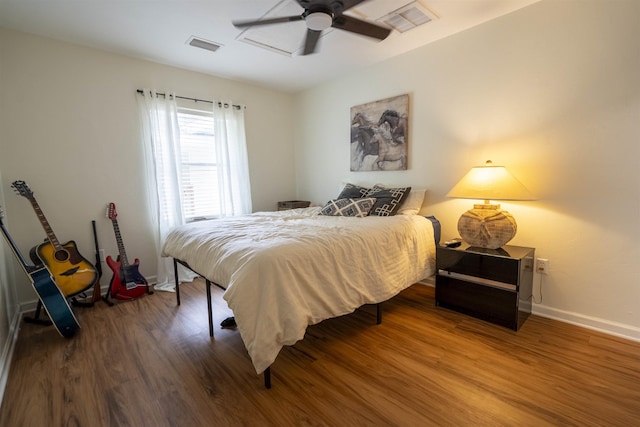 6611 Crooked Creek Rd, Tallahassee, FL 32311 - bedroom with wood finished floors and ceiling fan