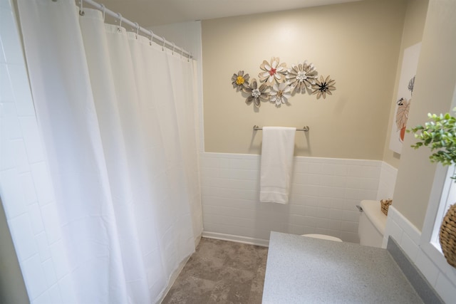 6611 Crooked Creek Rd, Tallahassee, FL 32311 - bathroom featuring a wainscoted wall and a shower with curtain