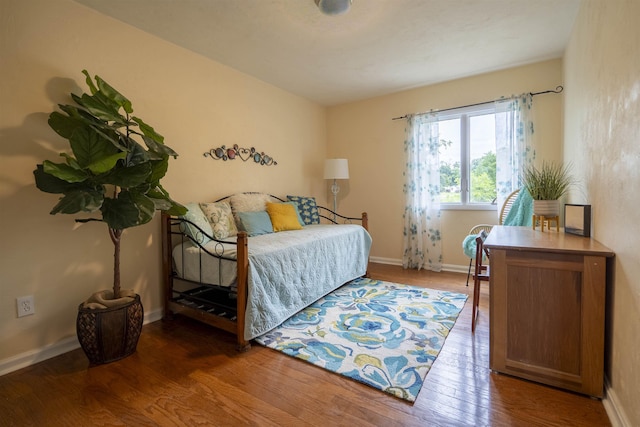 6611 Crooked Creek Rd, Tallahassee, FL 32311 - bedroom featuring wood finished floors and baseboards