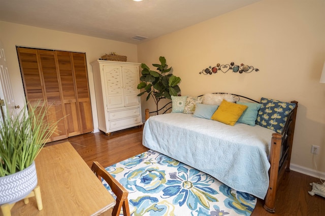 6611 Crooked Creek Rd, Tallahassee, FL 32311 - bedroom featuring wood finished floors and a closet