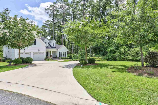 view of front facade featuring a garage and a front yard