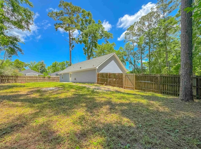 view of yard featuring a fenced backyard
