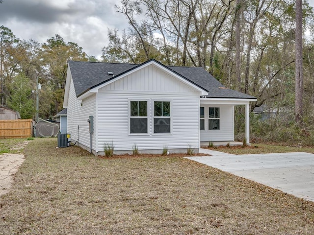 70 Beeler Rd, Crawfordville, FL 32327 - view of front of home with a shingled roof
