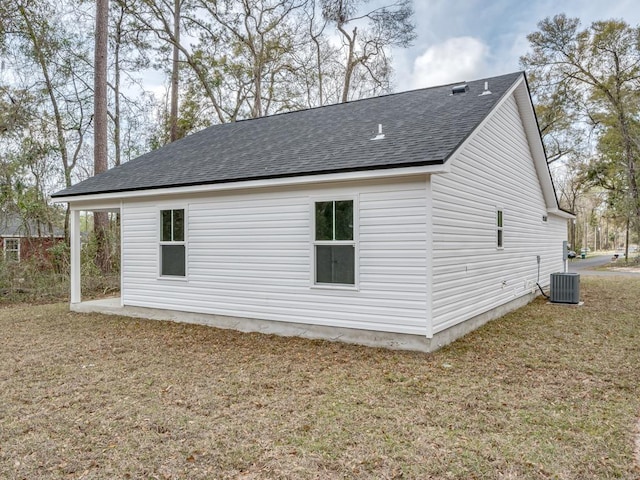 70 Beeler Rd, Crawfordville, FL 32327 - view of side of property featuring a shingled roof and a yard