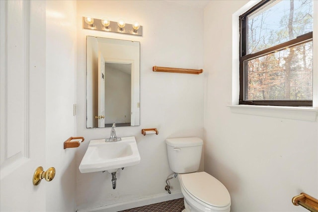 bathroom featuring sink and toilet