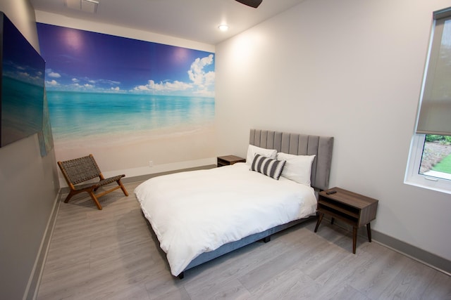 bedroom with baseboards, visible vents, recessed lighting, and light wood finished floors