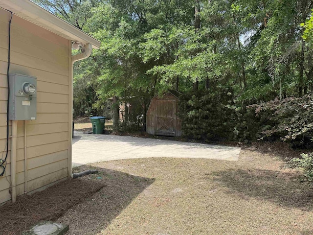 view of yard with a storage unit and an outbuilding