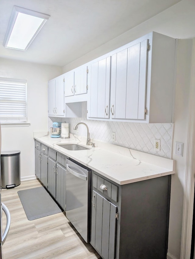 3137 Huttersfield Cir, Tallahassee, FL 32303 - kitchen with dishwasher, decorative backsplash, light wood-style flooring, and gray cabinetry