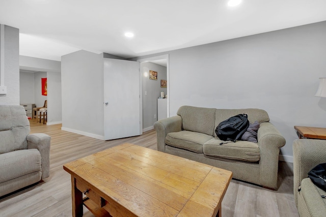 living area featuring recessed lighting, light wood-type flooring, and baseboards