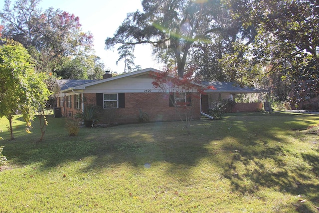 back of house featuring a lawn