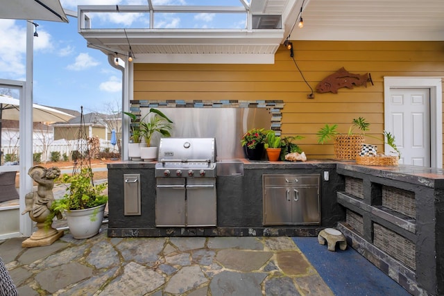 view of patio / terrace featuring an outdoor kitchen