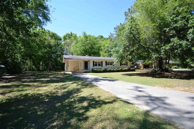 ranch-style home with a front yard