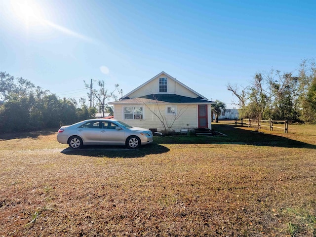 view of side of property featuring a lawn