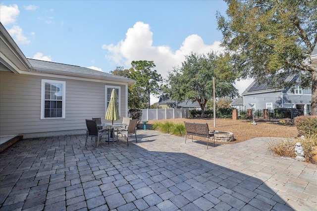 view of patio with an outdoor fire pit