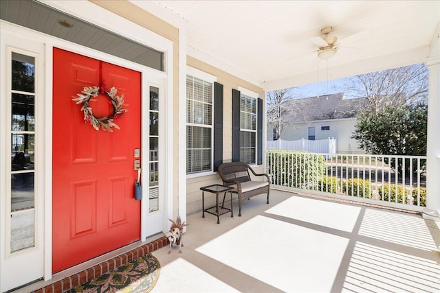 property entrance with ceiling fan and a porch