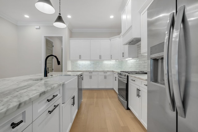 1261 N Duval St, Tallahassee, FL 32303 - kitchen featuring stainless steel appliances, ornamental molding, a sink, light wood-style flooring, and pendant lighting