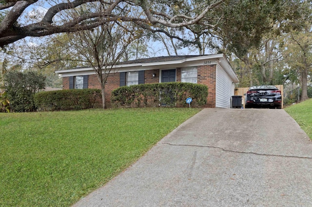 ranch-style house featuring a front lawn