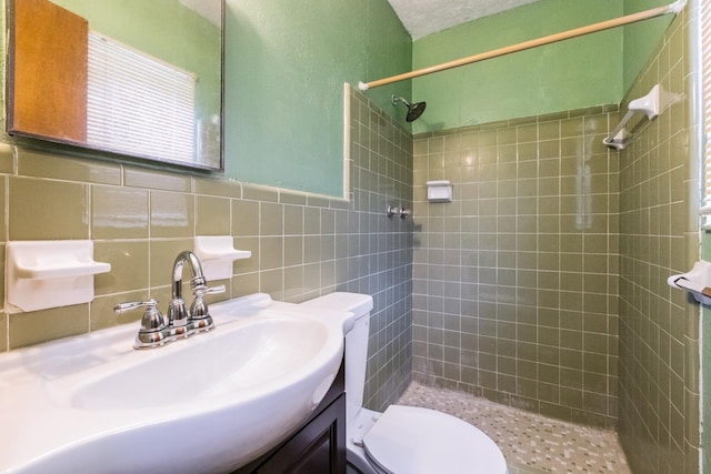405 Mercury Dr, Tallahassee, FL 32305 - full bath featuring tiled shower and vanity
