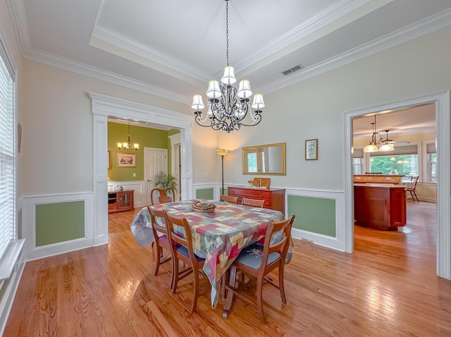 dining area with an inviting chandelier, light wood-style floors, and visible vents