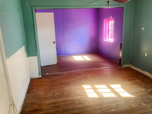 empty room featuring ceiling fan and dark wood-type flooring