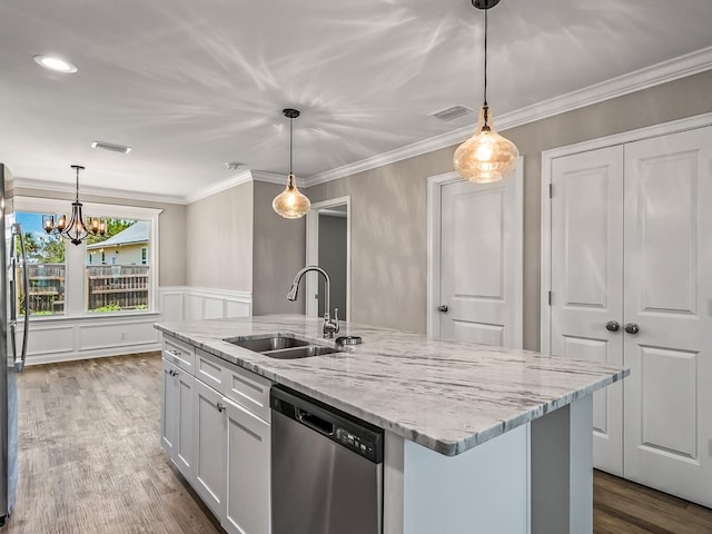 kitchen featuring a center island with sink, decorative light fixtures, sink, and appliances with stainless steel finishes