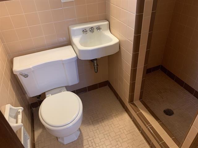 1915 Sunset Ln, Tallahassee, FL 32303 - bathroom featuring tile walls and a shower stall
