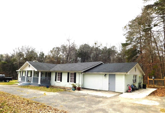 single story home with covered porch