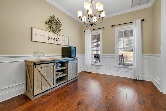 dining room with visible vents, crown molding, dark wood-type flooring, and an inviting chandelier