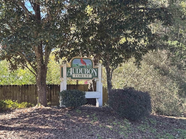 view of community / neighborhood sign